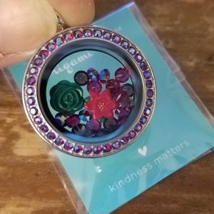 Shiam shimmer locket